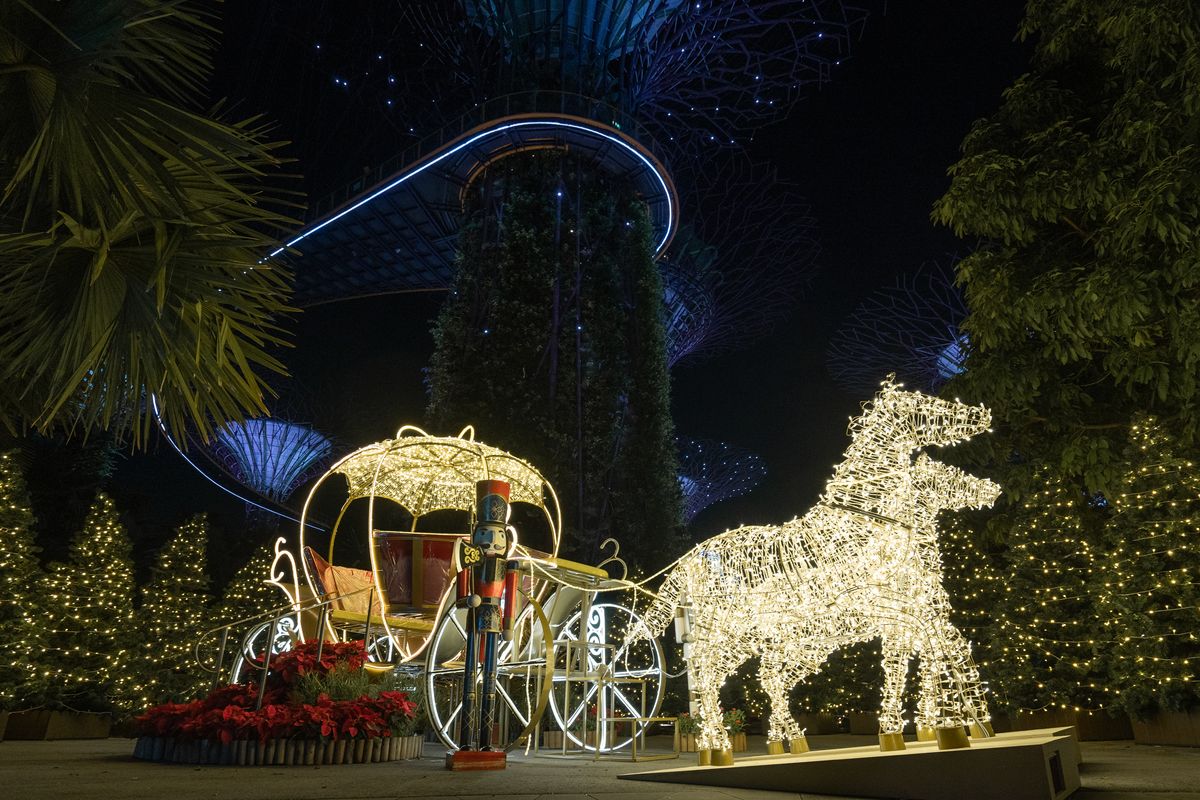 christmas light displays at Gardens By Bay